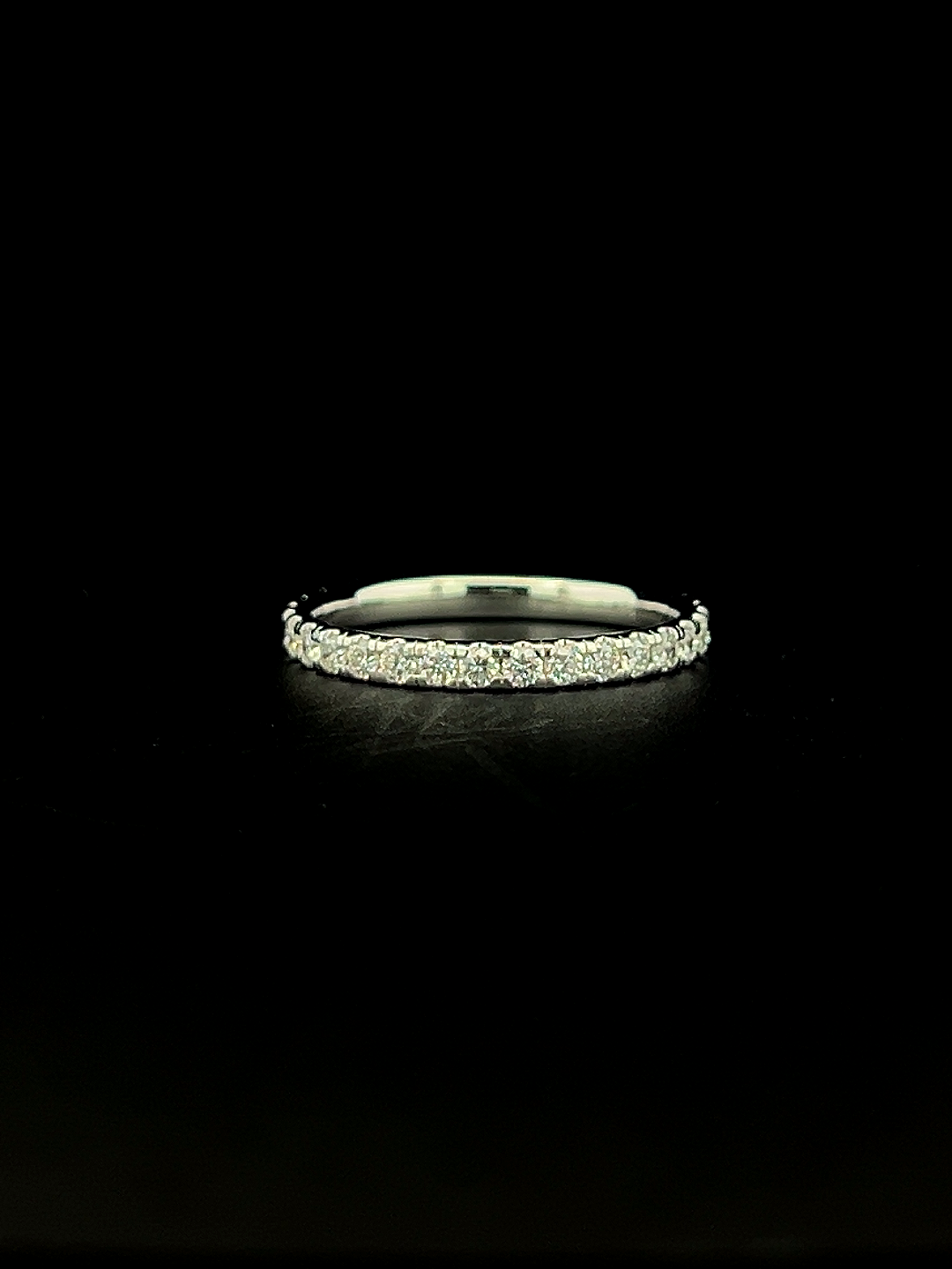 Lab grown diamond band ring