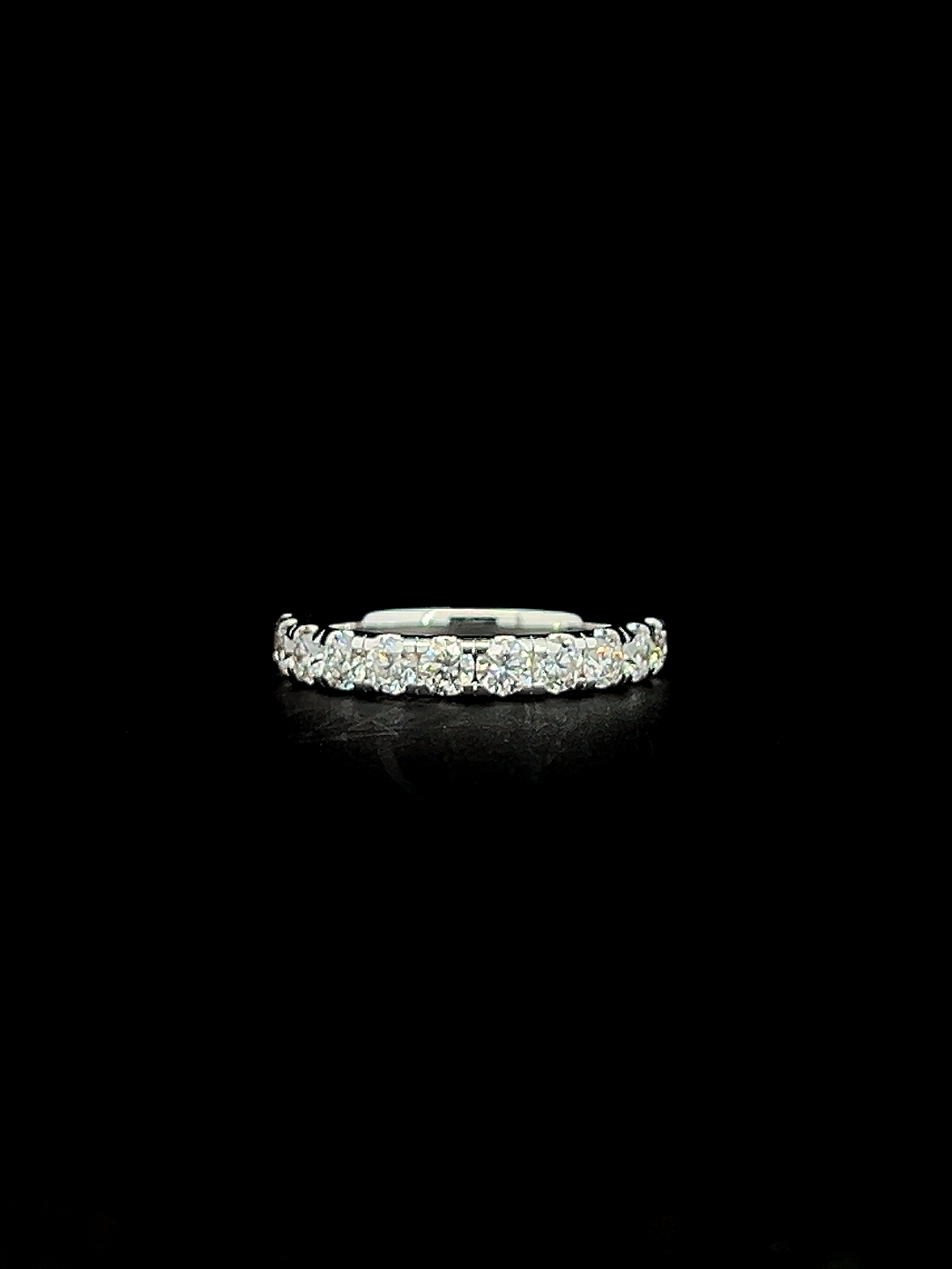 Lab grown diamond band ring