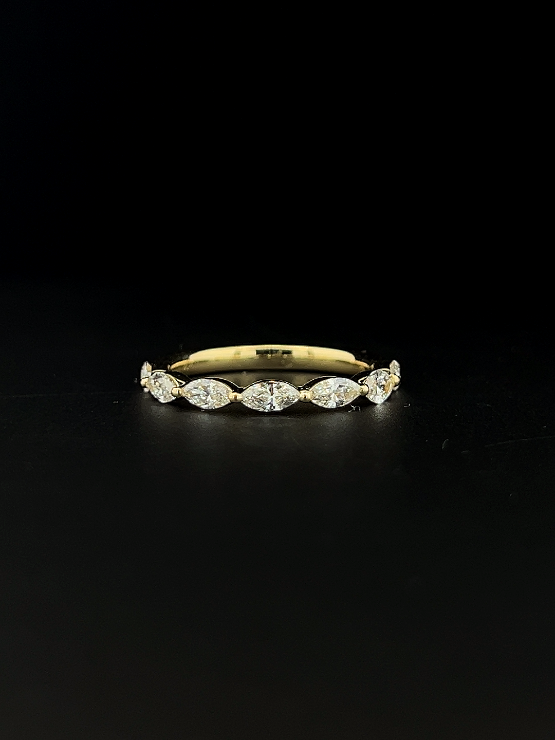 Lab grown diamond band ring