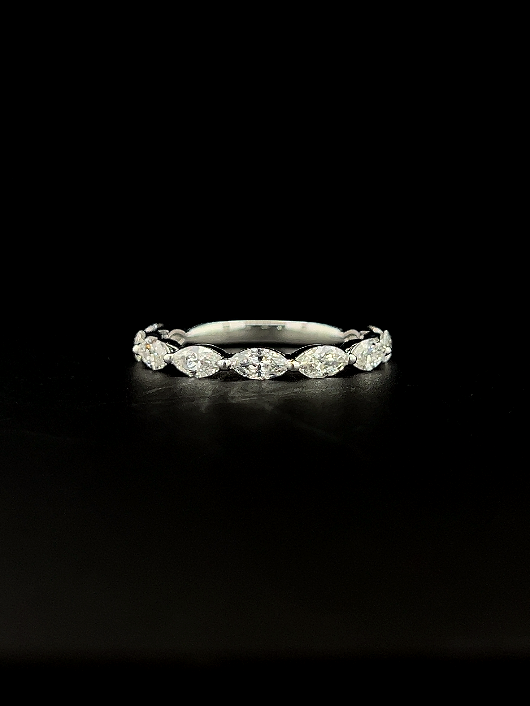 Lab grown diamond band ring