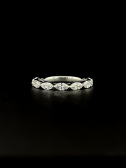Lab grown diamond band ring