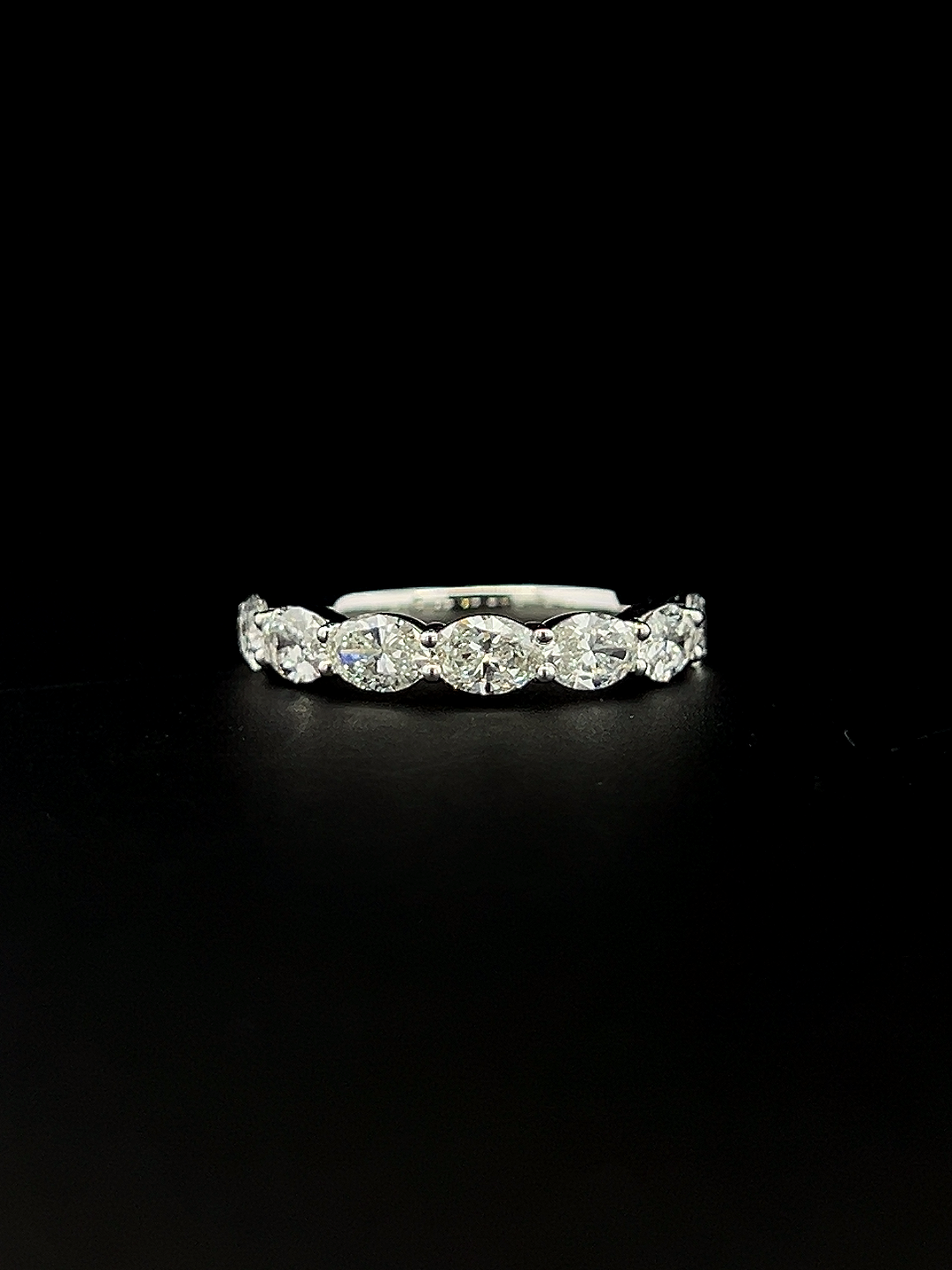 Lab grown diamond band ring