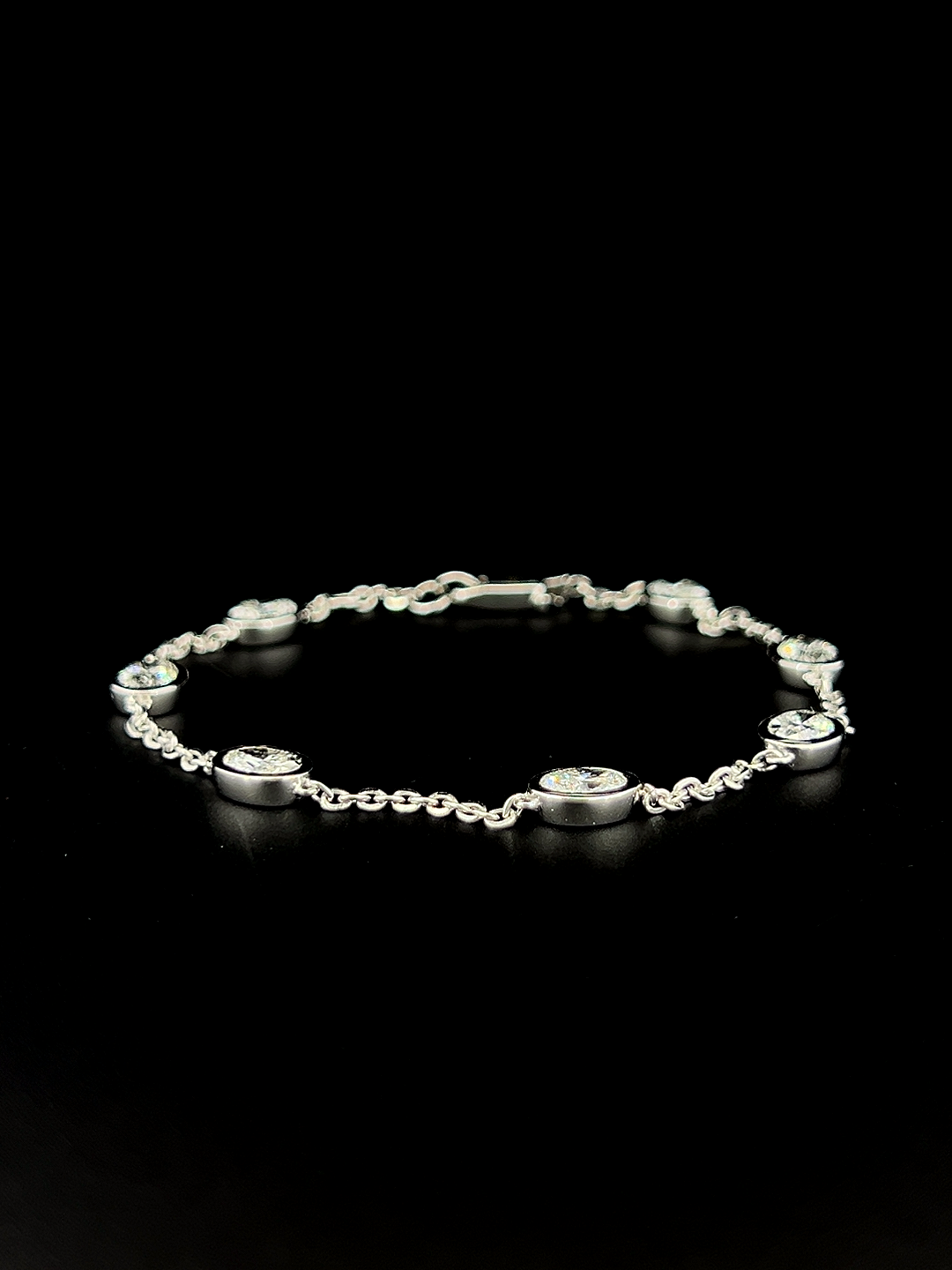 Lab grown diamond bezel bracelet