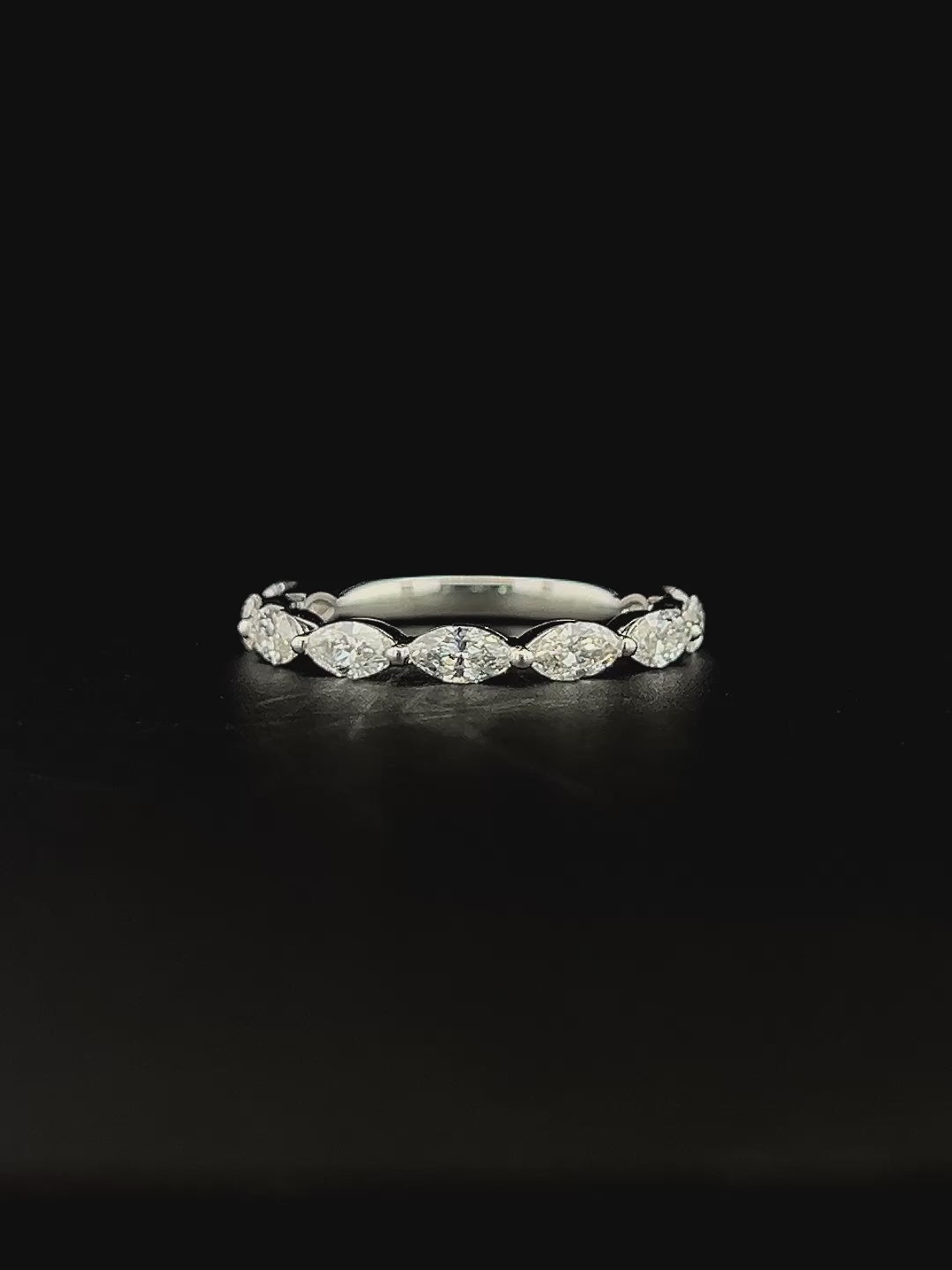 Lab grown diamond band ring