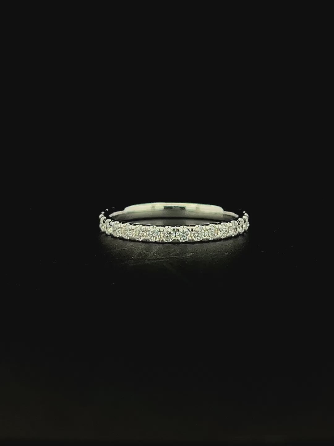 Lab grown diamond band ring